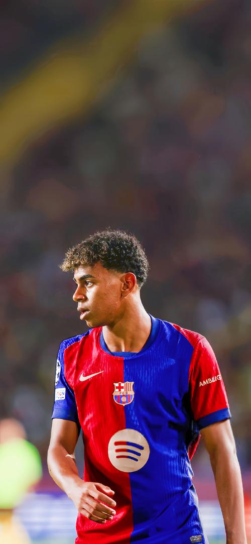 欧冠赛场精彩瞬间：巴萨2-1战胜拜仁,