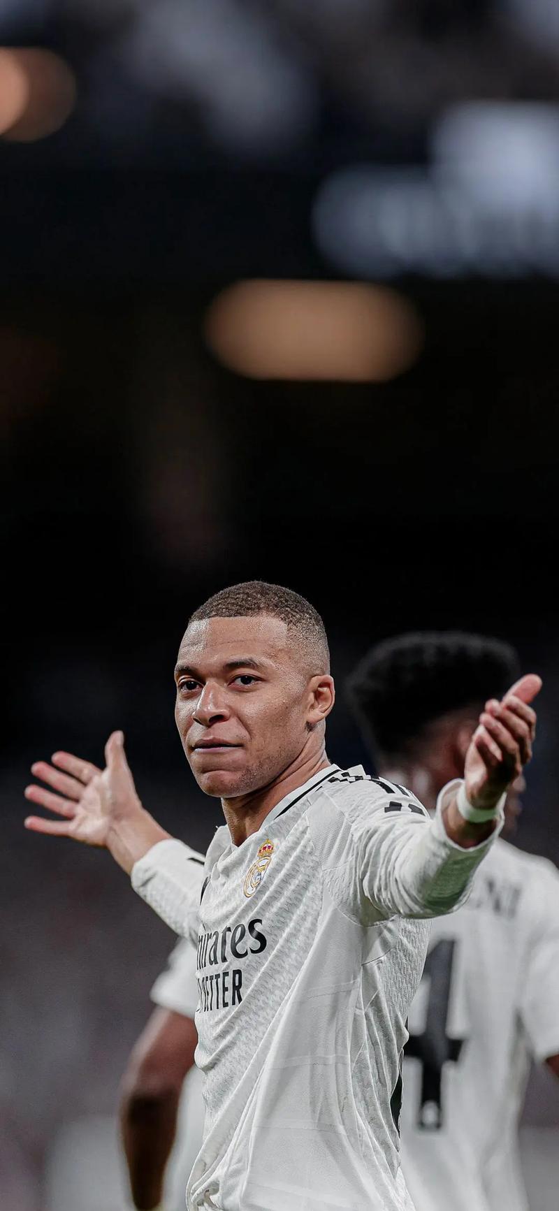 米体：罗马想冬窗租借齐尔克泽，若晋级欧冠会自动触发买断